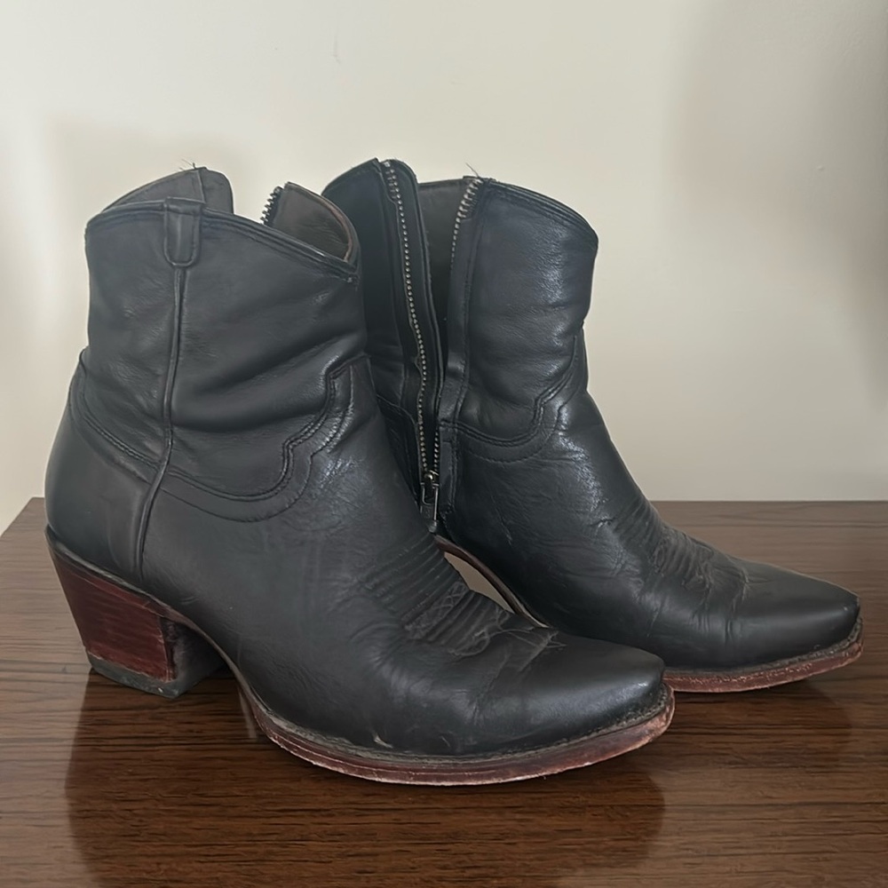 Tecovas Daisy Zip Boots